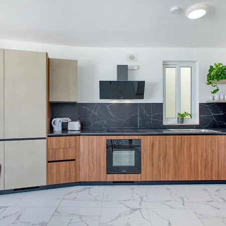 New! Sant Anna Residences, Ph 8 By Sf Homes マルサスカーラ