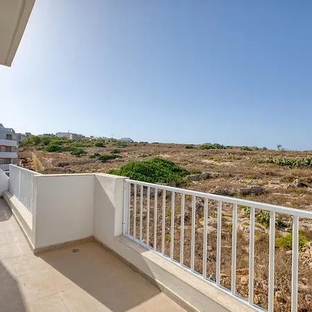 New! Sant Anna Residences, Ph 8 By Sf Homes アパート