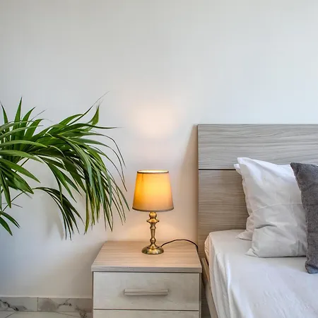 New! Sant Anna Residences, Ph 8 By Sf Homes アパート マルサスカーラ