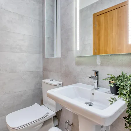 アパート New! Sant Anna Residences, Ph 8 By Sf Homes