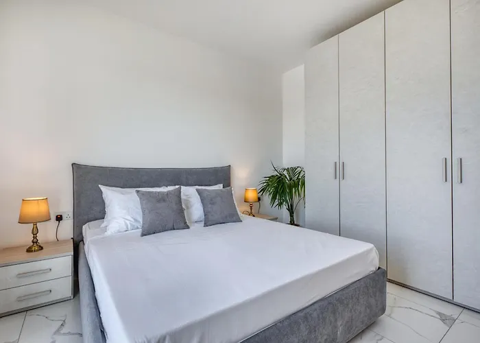 New! Sant Anna Residences, Ph 8 By Sf Homes Appartement *